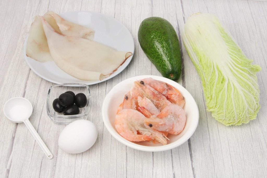 How to make a healthy squid and egg salad