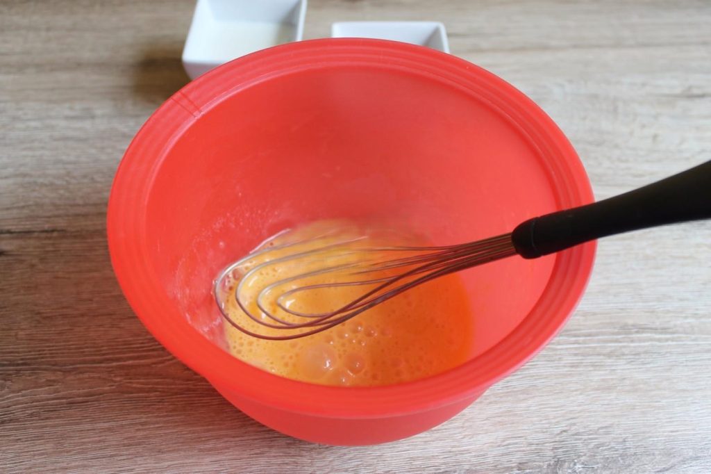 Healthy Oatmeal Protein Pancake 153 kcal Prepping the eggs