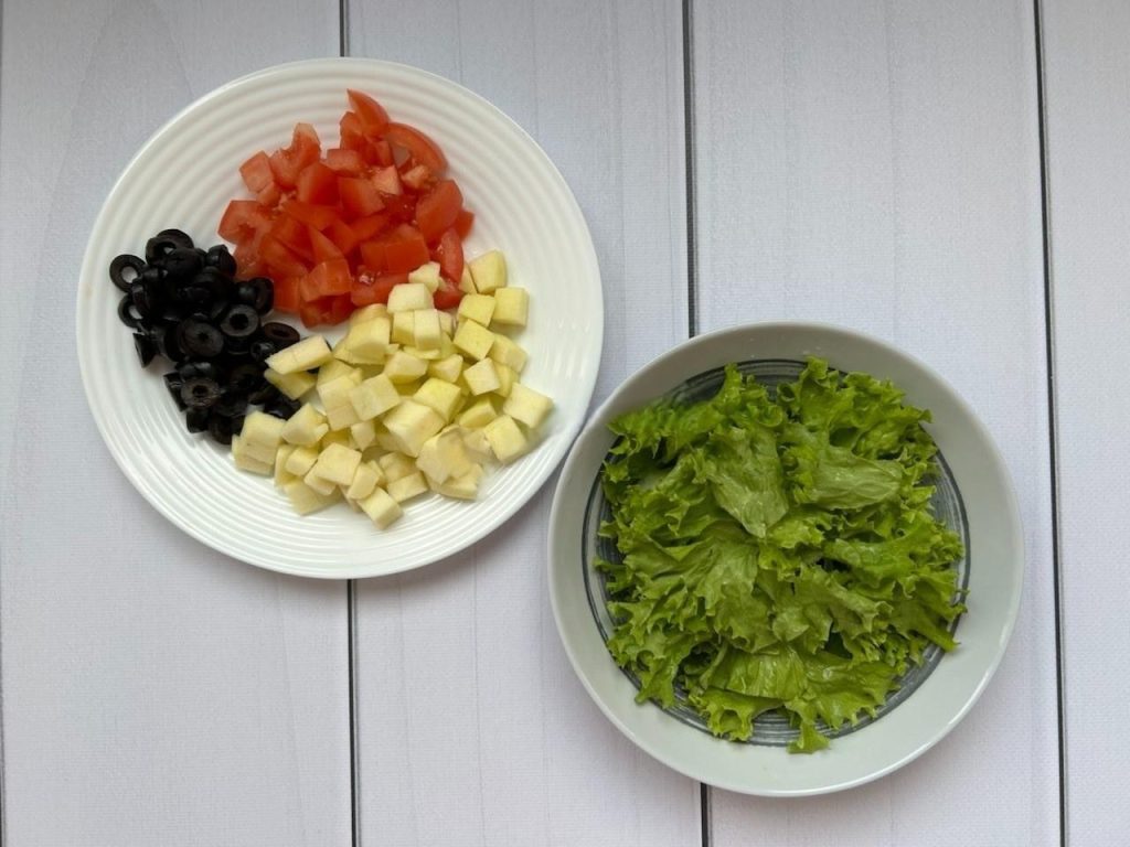 Salad with Corn and Apples 97 kcal Prepping the ingredients