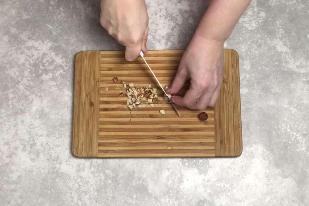 Delicious Chocolate-Covered Bananas 215 kcal Prep the nuts