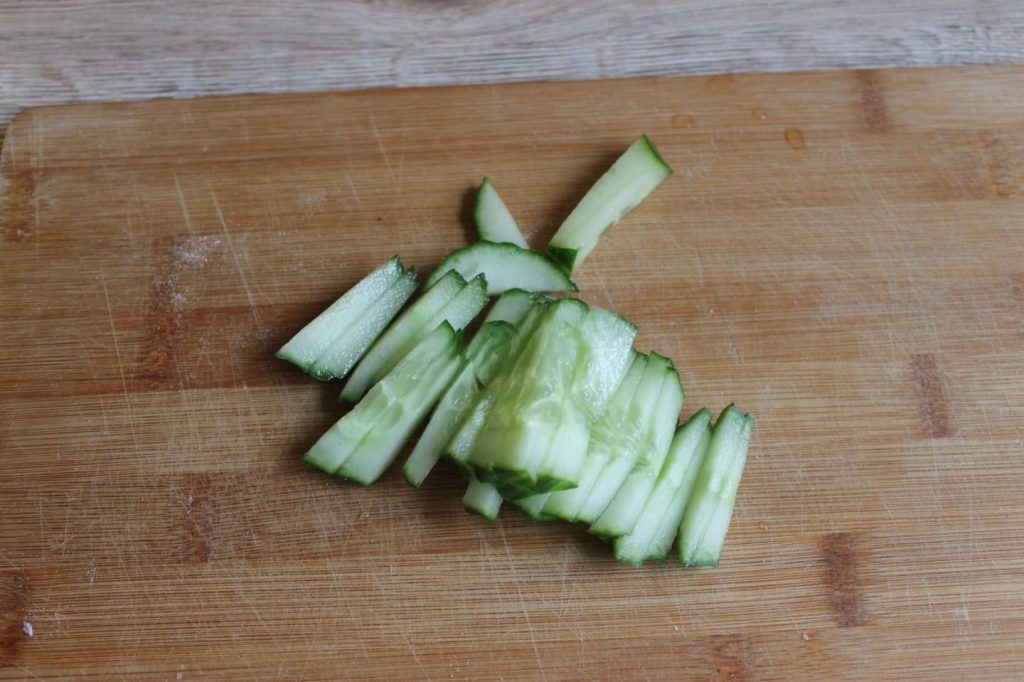 Healthy Oatmeal Protein Pancake 153 kcal Prepping the cucumber