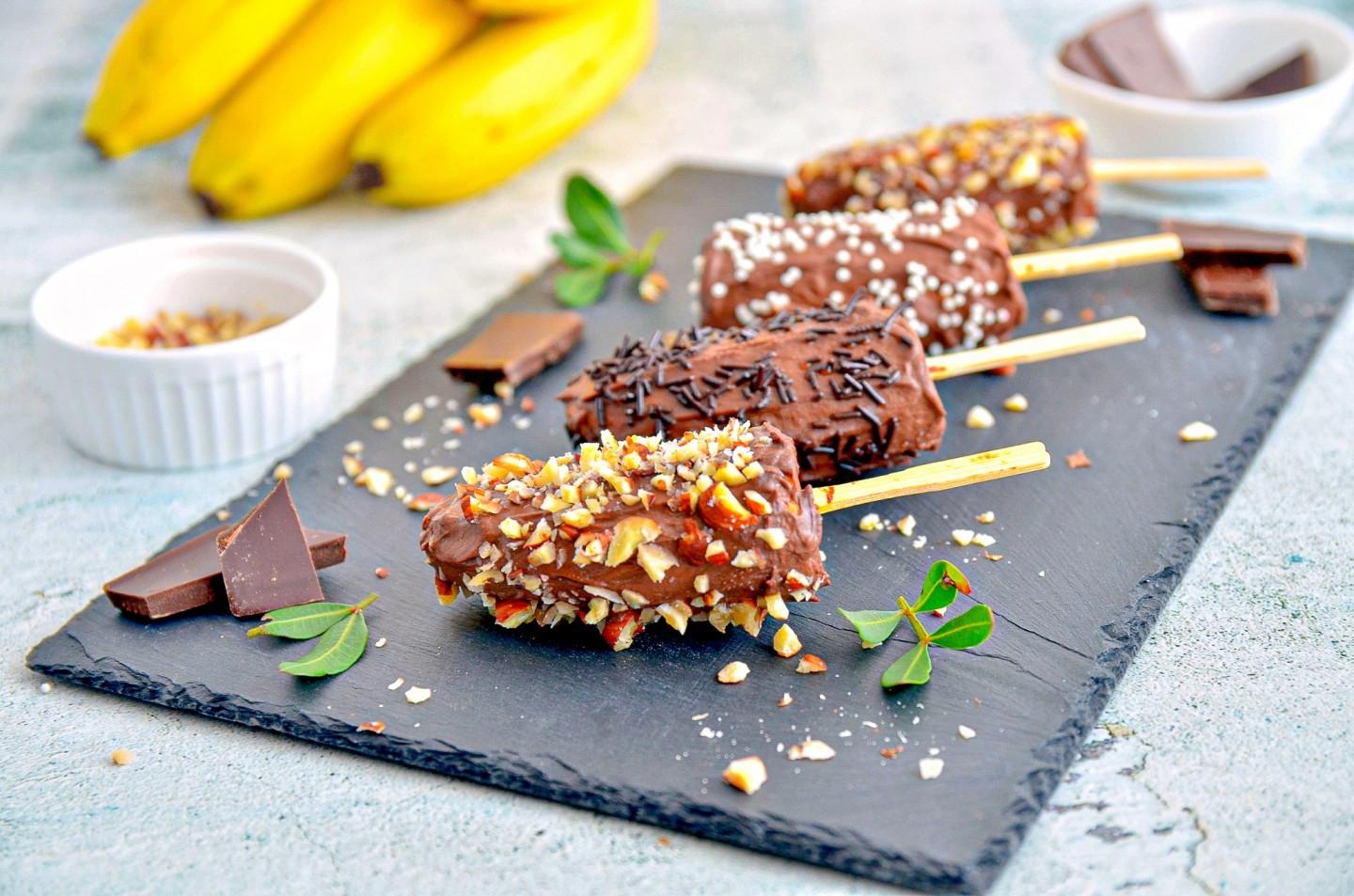Delicious Chocolate-Covered Bananas 215 kcal